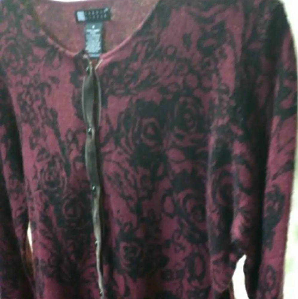 Beautiful Lambs Wool Floral Sweater in Merlot